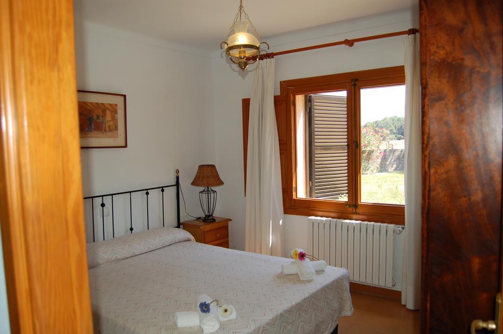 Private Villas Puerto Pollensa For Family Groups, Private Mountain Ideal For Runners, Trailers, Hikers, It Is Approximately 3 Minute Walk From The Beach חדר תמונה