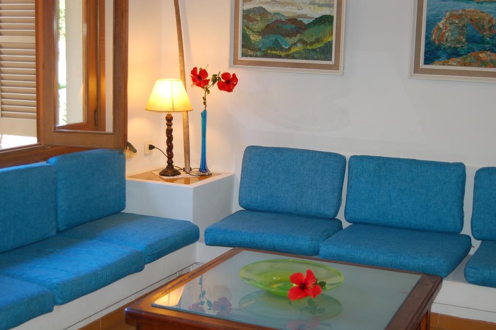 Private Villas Puerto Pollensa For Family Groups, Private Mountain Ideal For Runners, Trailers, Hikers, It Is Approximately 3 Minute Walk From The Beach חדר תמונה